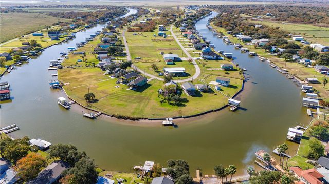 2071 County Road 291, Bay City, TX 77414