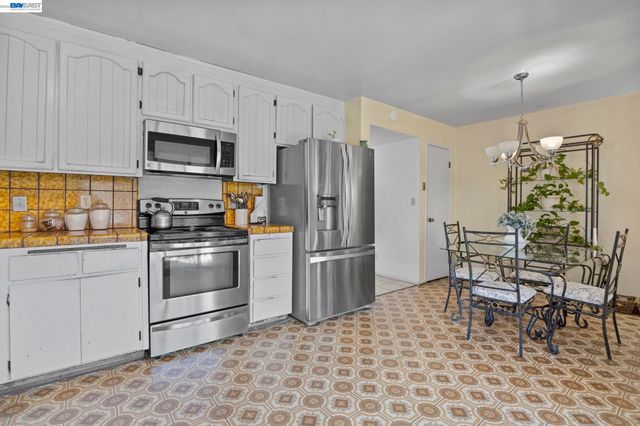 960 Joaquin Ave, San Leandro, CA 94577