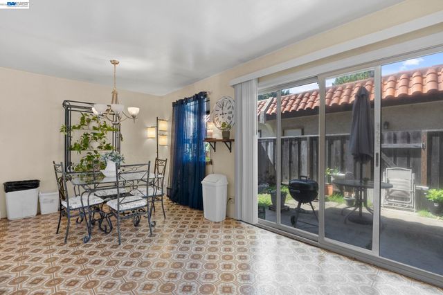 960 Joaquin Ave, San Leandro, CA 94577