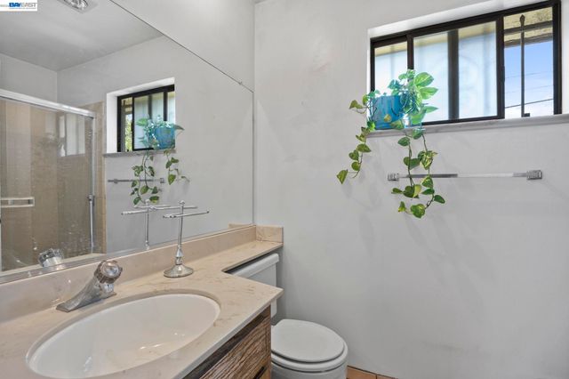 960 Joaquin Ave, San Leandro, CA 94577