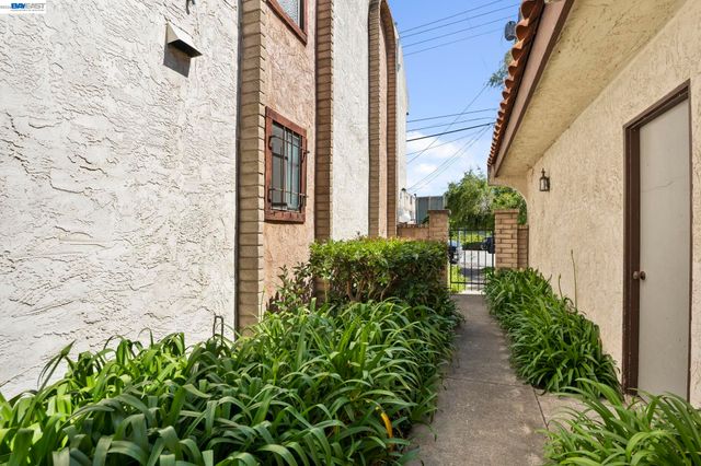 960 Joaquin Ave, San Leandro, CA 94577