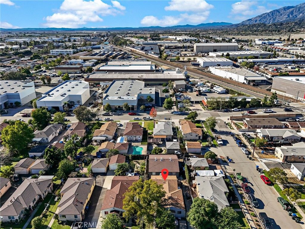 Image 5 of property listing at 543 N Barbara, Azusa, CA 91702