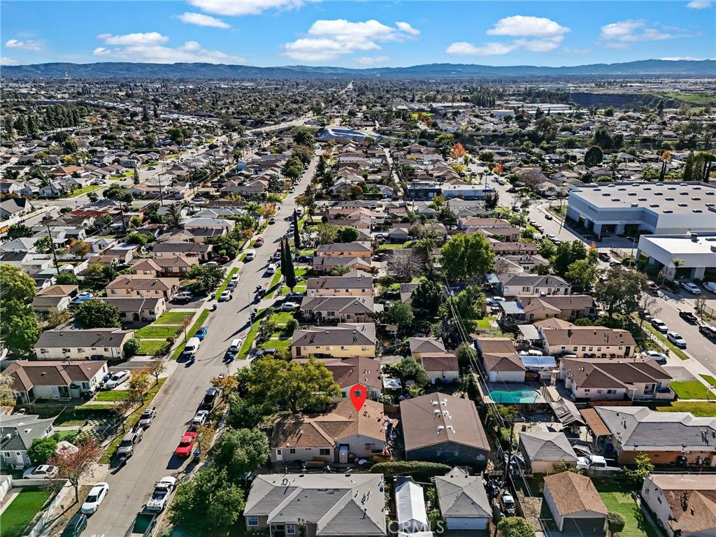 Image 7 of property listing at 543 N Barbara, Azusa, CA 91702