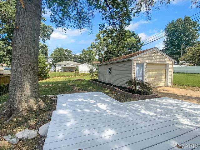 9121 Niger Drive, St Louis, MO 63123