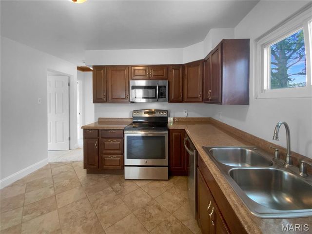 9121 Niger Drive, St Louis, MO 63123