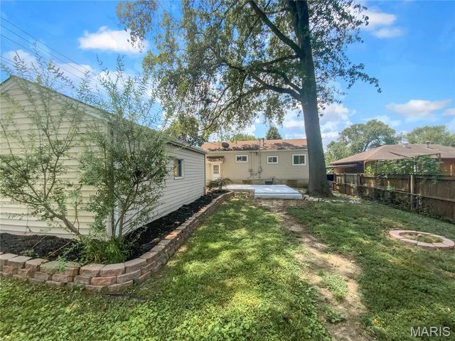 9121 Niger Drive, St Louis, MO 63123
