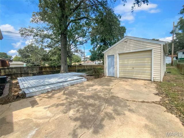 9121 Niger Drive, St Louis, MO 63123