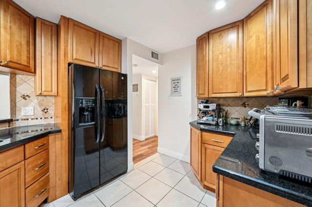 22 VIA DE CASAS SUR 103, Boynton Beach, FL 33426