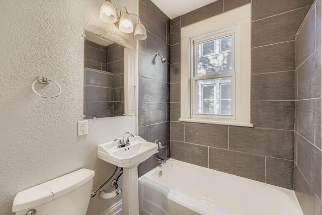 830 University Avenue W, Saint Paul, MN 55104