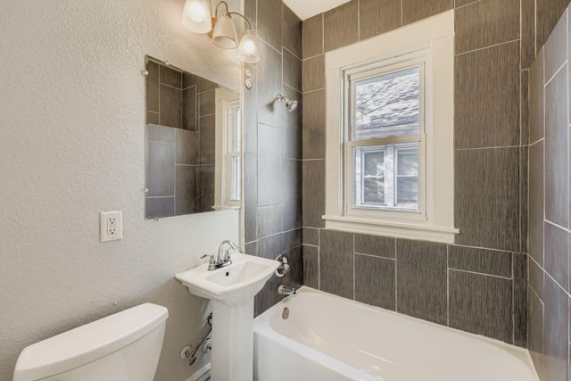 830 University Avenue W, Saint Paul, MN 55104