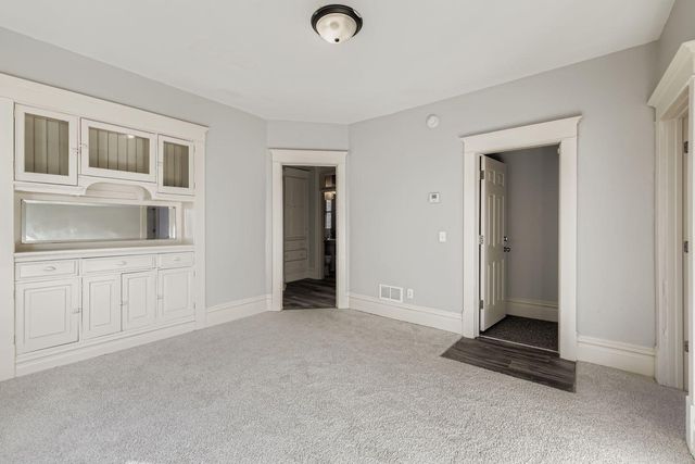 830 University Avenue W, Saint Paul, MN 55104