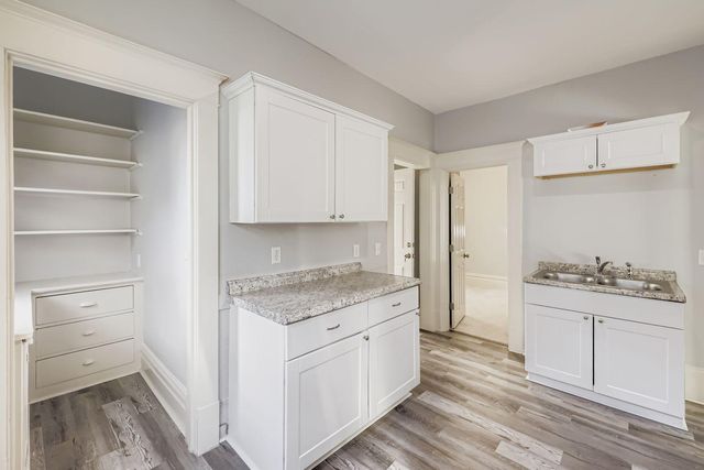 830 University Avenue W, Saint Paul, MN 55104