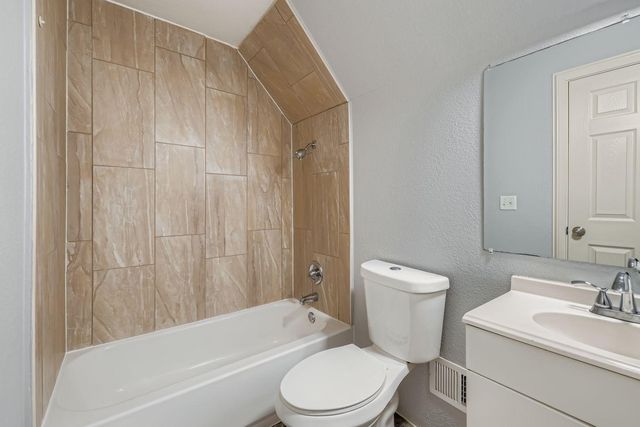 830 University Avenue W, Saint Paul, MN 55104