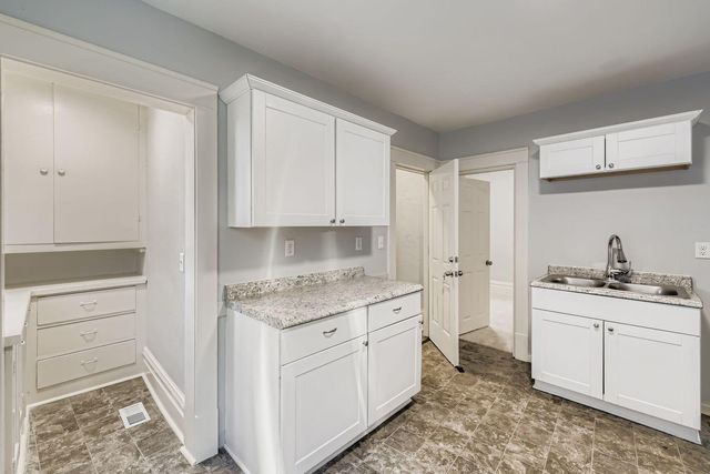 830 University Avenue W, Saint Paul, MN 55104