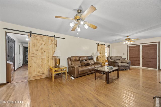 129 Pleasant Hill Rd, Sweetwater, TN 37874