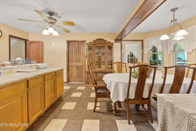 129 Pleasant Hill Rd, Sweetwater, TN 37874