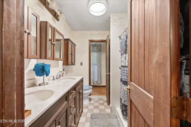 129 Pleasant Hill Rd, Sweetwater, TN 37874