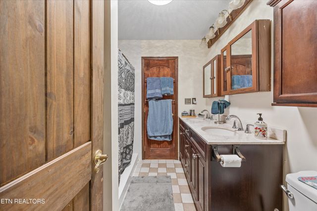 129 Pleasant Hill Rd, Sweetwater, TN 37874