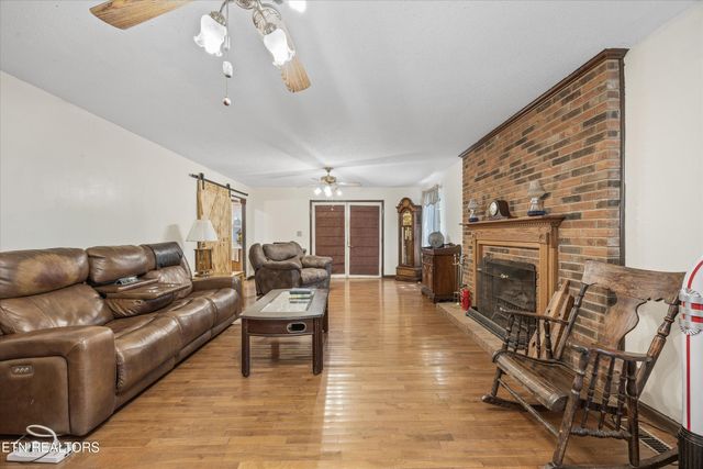 129 Pleasant Hill Rd, Sweetwater, TN 37874