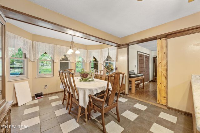 129 Pleasant Hill Rd, Sweetwater, TN 37874