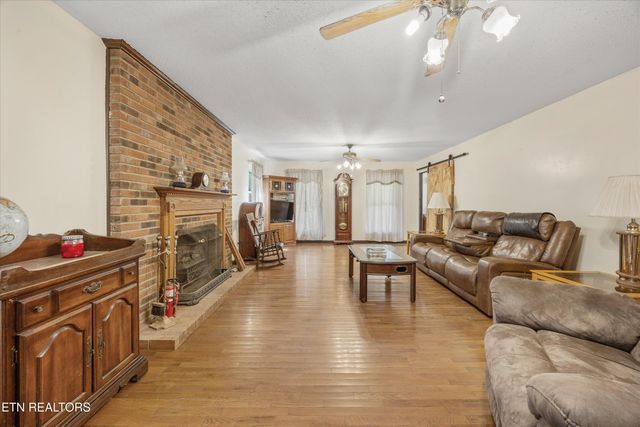 129 Pleasant Hill Rd, Sweetwater, TN 37874