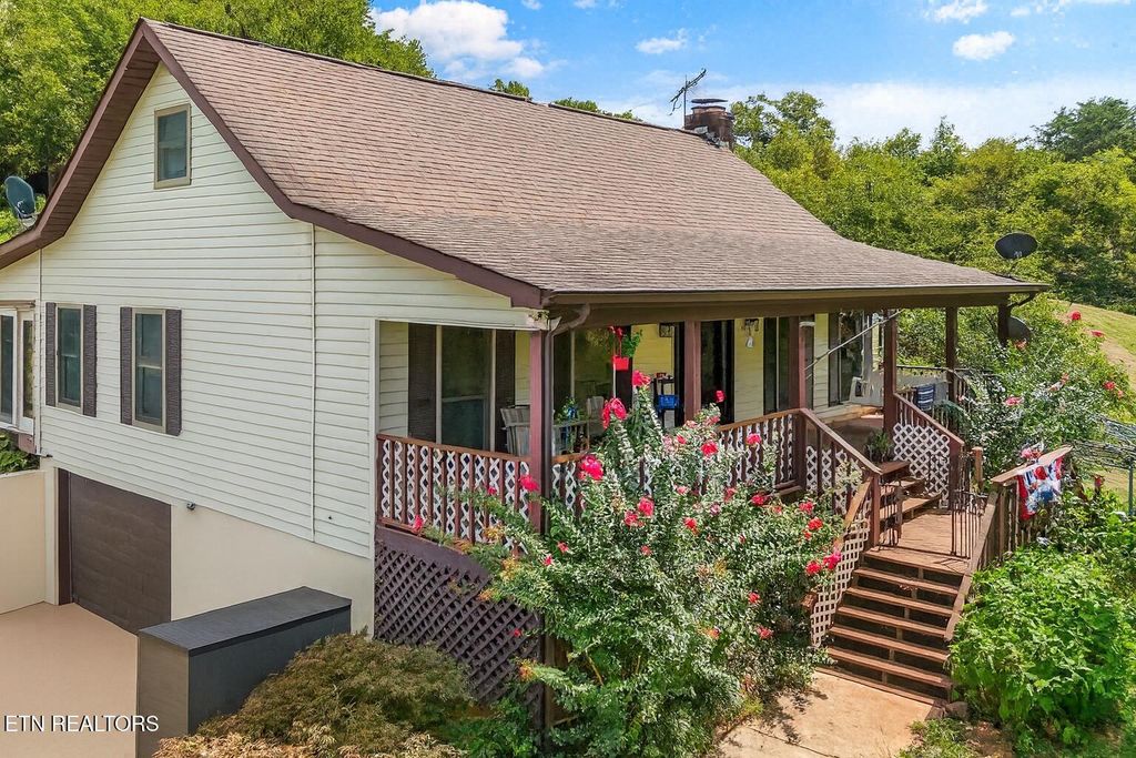 129 Pleasant Hill Rd, Sweetwater, TN 37874