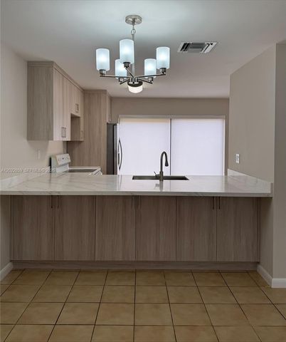 10904 NW 7th St 203, Miami, FL 33172