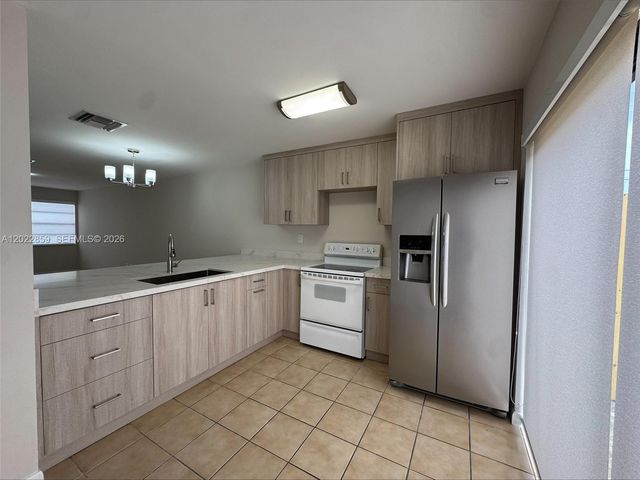 10904 NW 7th St 203, Miami, FL 33172