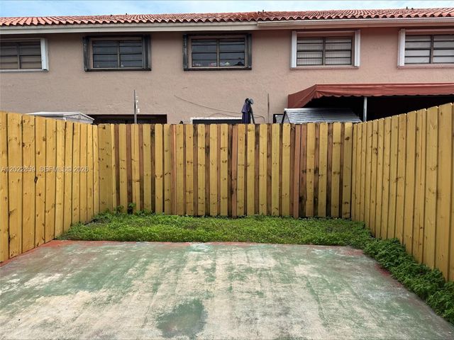10904 NW 7th St 203, Miami, FL 33172