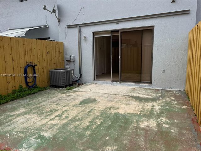 10904 NW 7th St 203, Miami, FL 33172