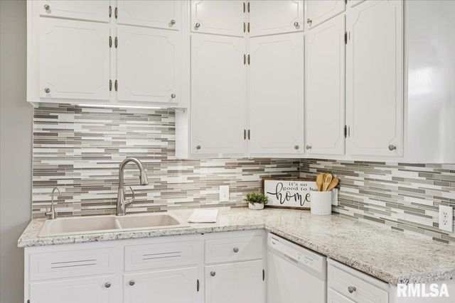 1725 WILKES Avenue, Davenport, IA 52804