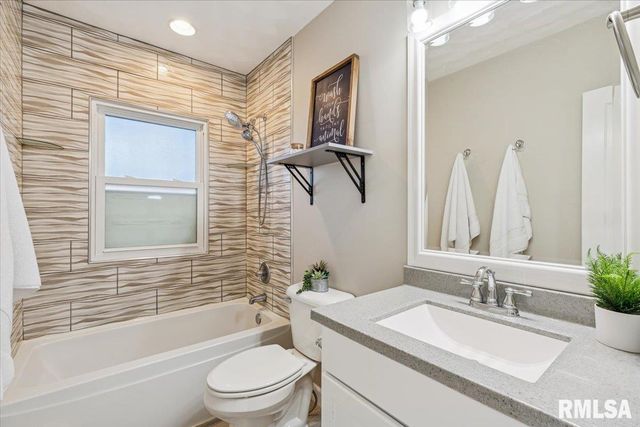 1725 WILKES Avenue, Davenport, IA 52804