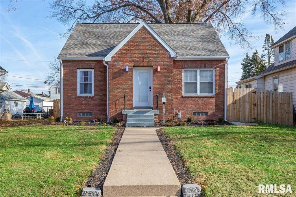 1725 WILKES Avenue, Davenport, IA 52804