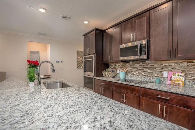 6611 LULLABY LANE, Mascotte, FL 34753