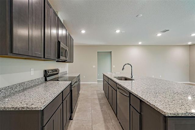 6611 LULLABY LANE, Mascotte, FL 34753
