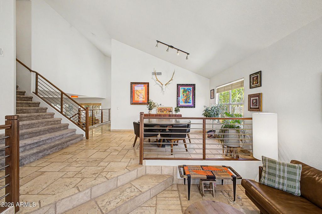 Image 10 of property listing at 7826 W KERRY Lane, Glendale, AZ 85308