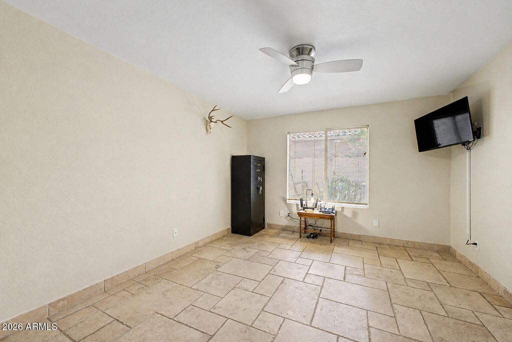 Image 34 of property listing at 7826 W KERRY Lane, Glendale, AZ 85308