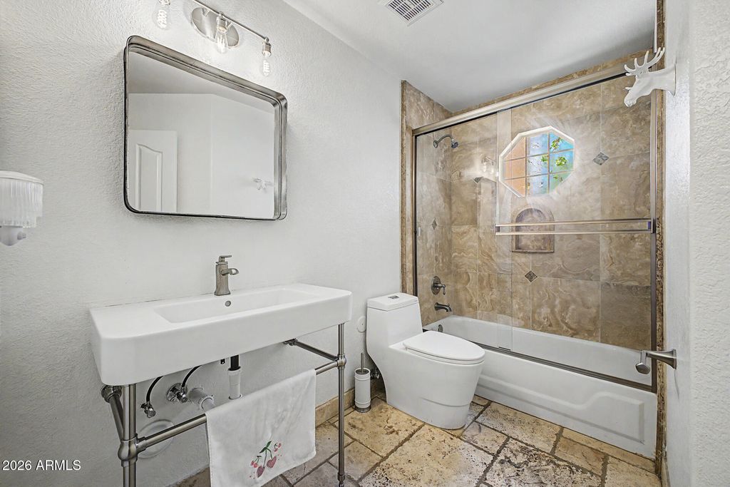Image 36 of property listing at 7826 W KERRY Lane, Glendale, AZ 85308