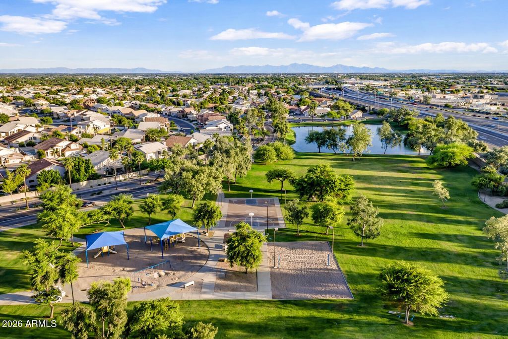 Image 47 of property listing at 7826 W KERRY Lane, Glendale, AZ 85308