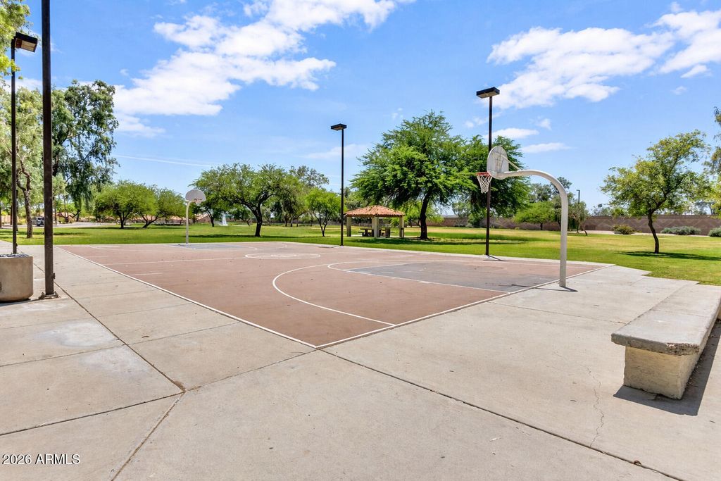 Image 48 of property listing at 7826 W KERRY Lane, Glendale, AZ 85308