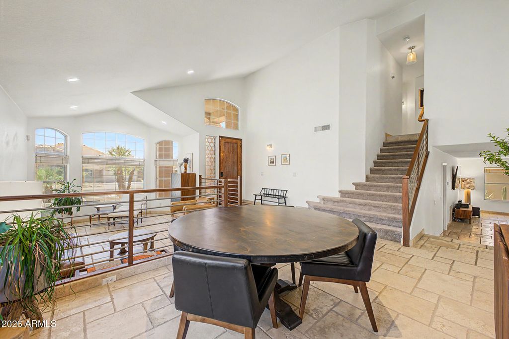 Image 6 of property listing at 7826 W KERRY Lane, Glendale, AZ 85308
