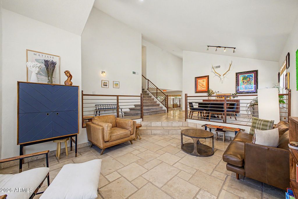 Image 9 of property listing at 7826 W KERRY Lane, Glendale, AZ 85308