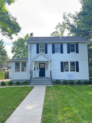 118 Willow Street, Roslyn Heights, NY 11577