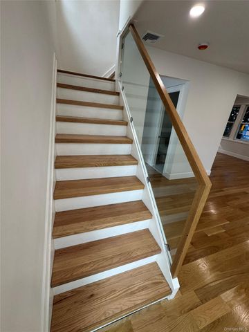 118 Willow Street, Roslyn Heights, NY 11577