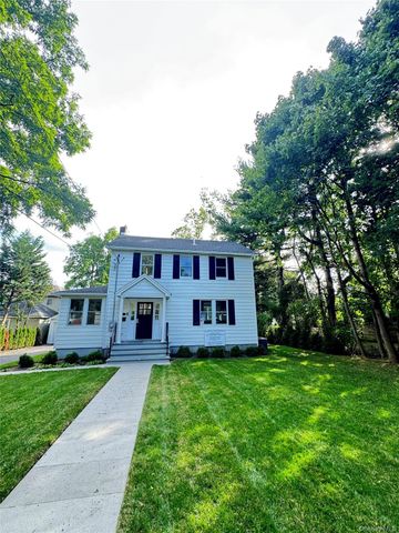 118 Willow Street, Roslyn Heights, NY 11577