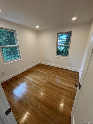 118 Willow Street, Roslyn Heights, NY 11577