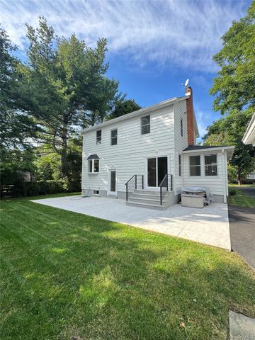 118 Willow Street, Roslyn Heights, NY 11577