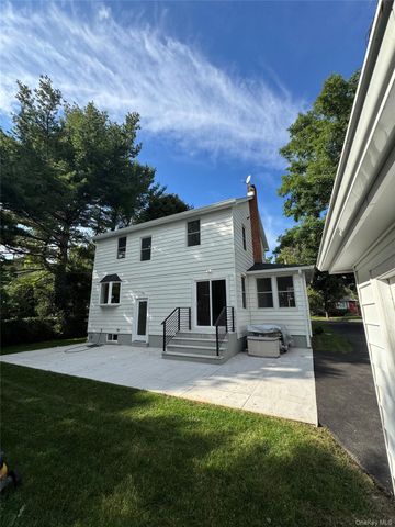 118 Willow Street, Roslyn Heights, NY 11577