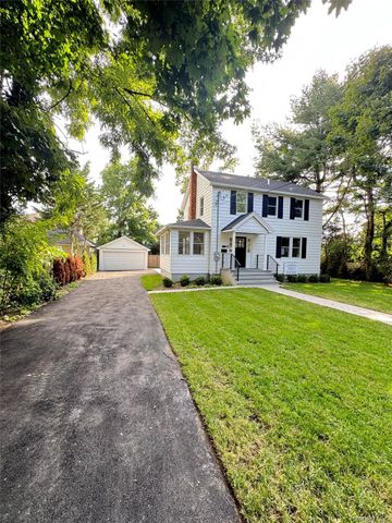118 Willow Street, Roslyn Heights, NY 11577