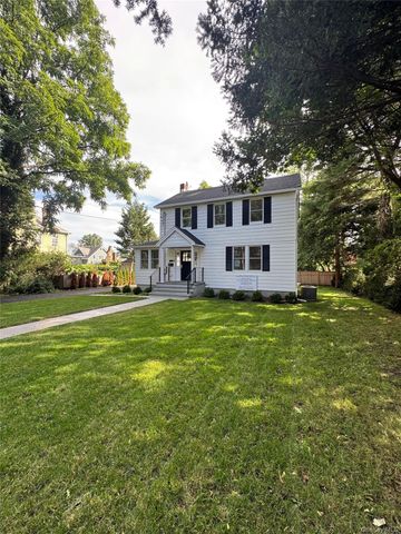 118 Willow Street, Roslyn Heights, NY 11577